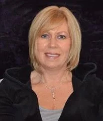 Lesley, a fully qualified reflexologist and a member of the Association of Reflexologists